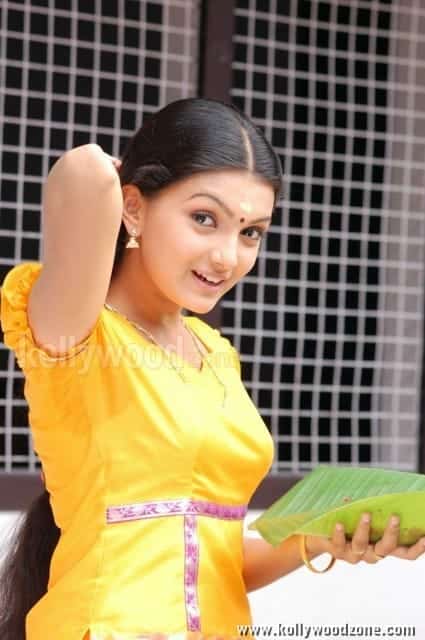 Arundhathi Vettai Heroine Saranya Mohan Stills 29