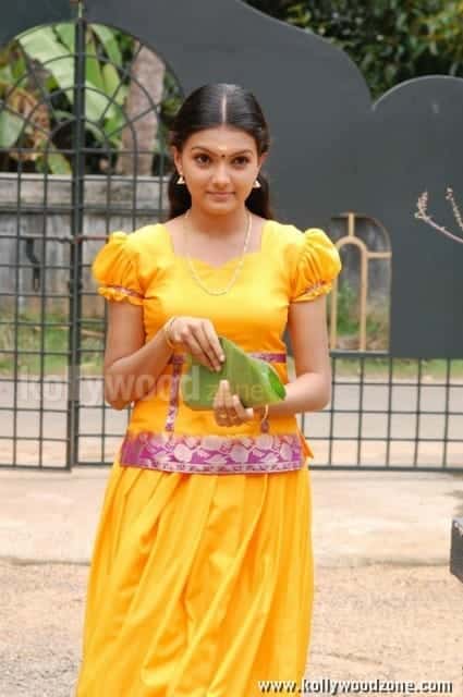 Arundhathi Vettai Heroine Saranya Mohan Stills 32