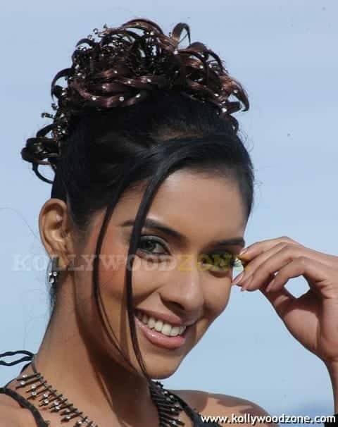 Asin Stills 13