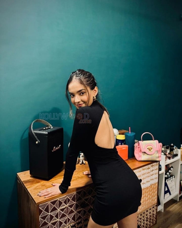 Bold and Beautiful Anushka Sen in a Black Mini Dress Pictures 01