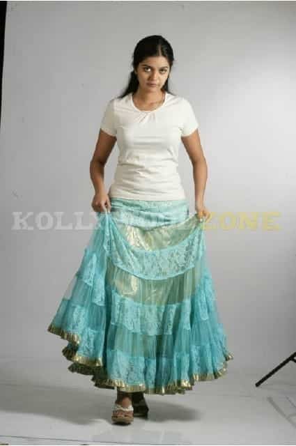 Colours Swathi Stills13