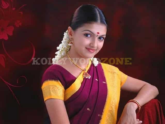 Cute Saranya Mohan Stills 09