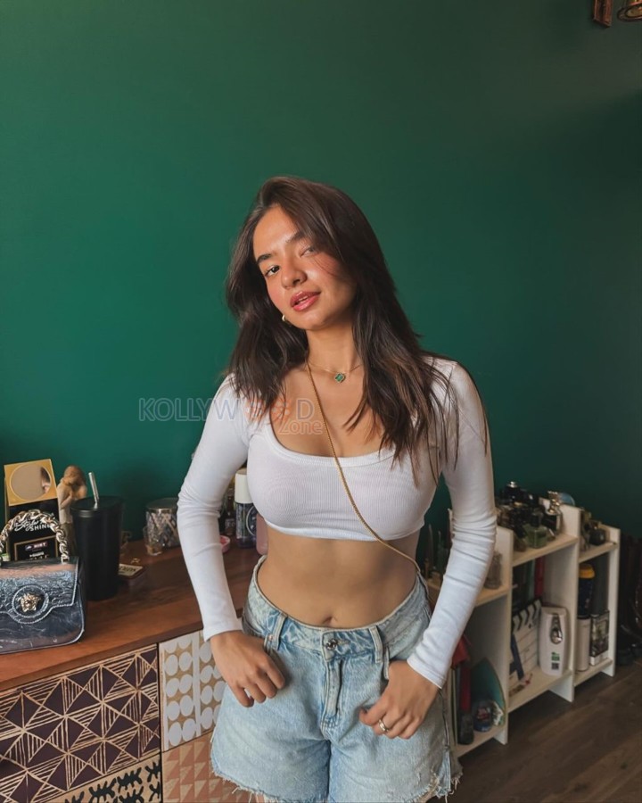 Cute and Sexy Anushka Sen in a White Full Sleeve Crop Top and Denim Shorts Photos 01