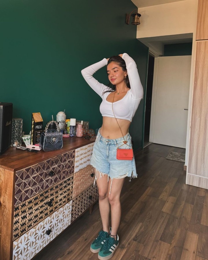 Cute and Sexy Anushka Sen in a White Full Sleeve Crop Top and Denim Shorts Photos 02