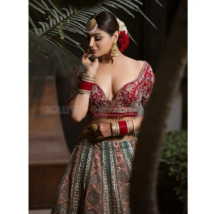 Gorgeous Akanksha Puri in a Bridal Lehenga Photos 03