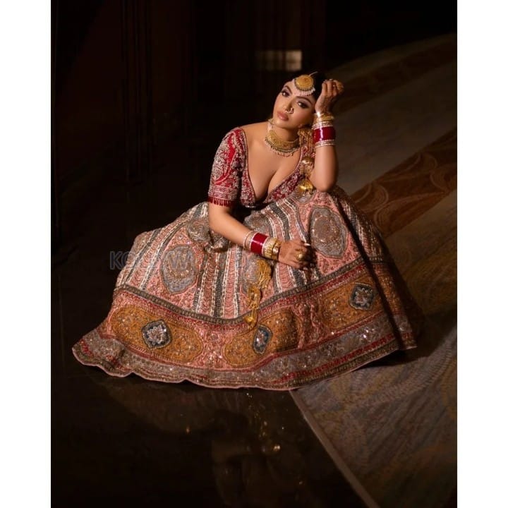 Gorgeous Akanksha Puri in a Bridal Lehenga Photos 04