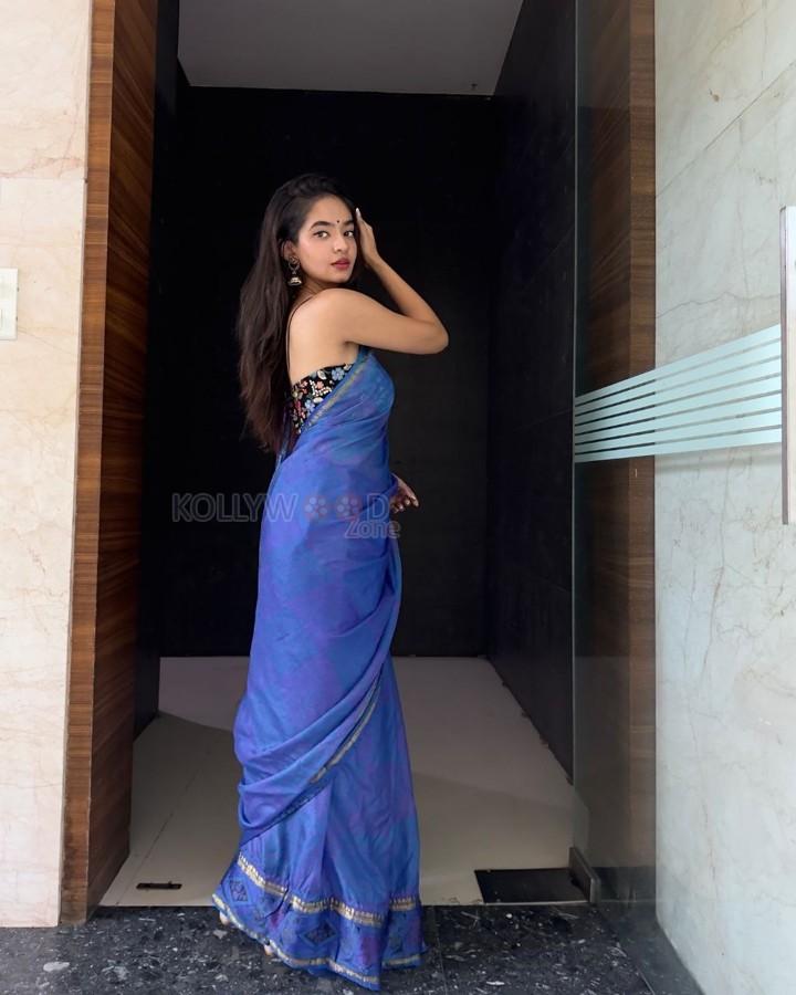 Gorgeous Anushka Sen in a Blue Designer Saree Photos 05