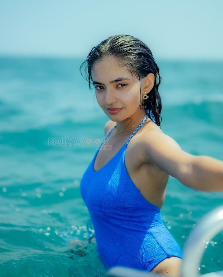 Hot Anushka Sen in a Blue Swimsuit Vacation Pictures 04