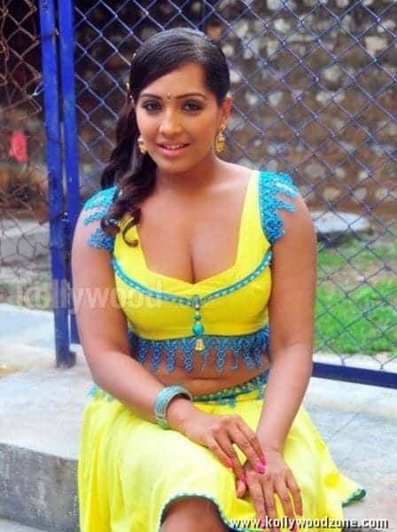 Hot Meghna Naidu Boob Cleavage Pictures 04