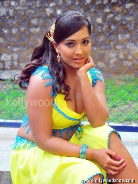 Hot Meghna Naidu Boob Cleavage Pictures 05