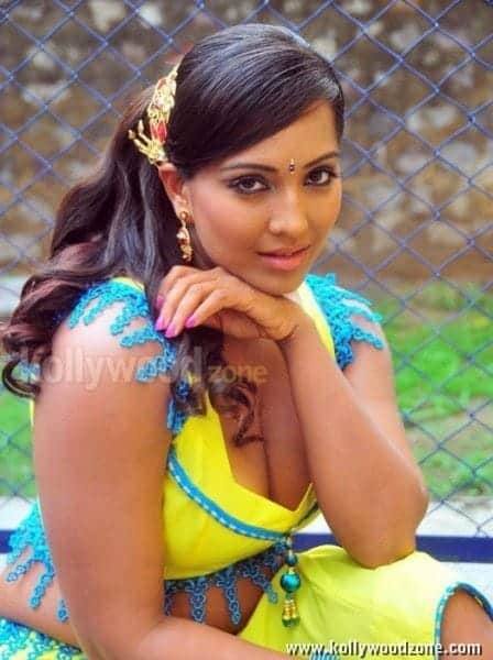 Hot Meghna Naidu Boob Cleavage Pictures 06