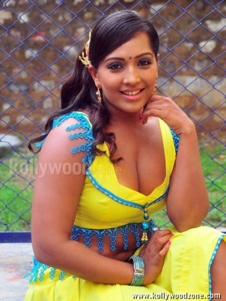 Hot Meghna Naidu Boob Cleavage Pictures 11