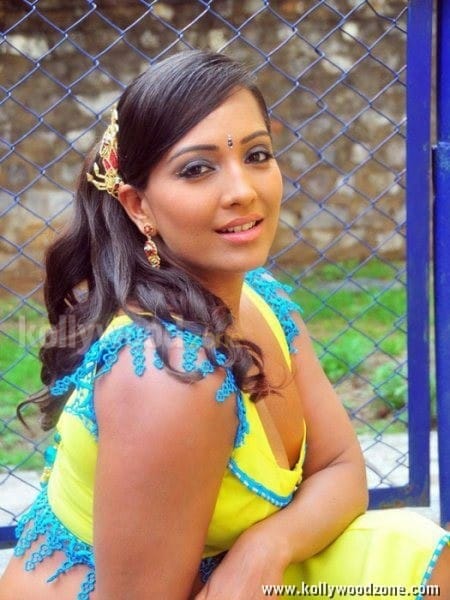 Hot Meghna Naidu Boob Cleavage Pictures 12