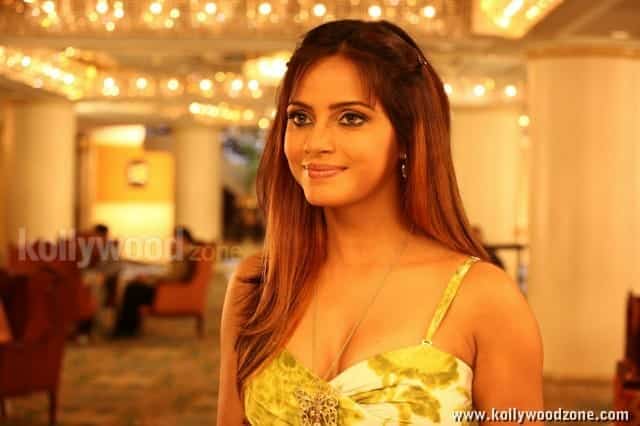 Hot Sexy Neetu Chandra Photos 11