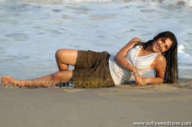 Kamalini Mukherjee Hot Pics 08