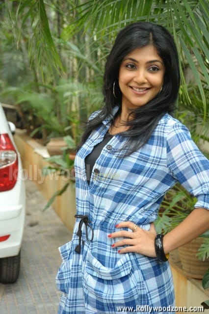 Kamalini Mukherjee Latest Photoshoot Pics 11