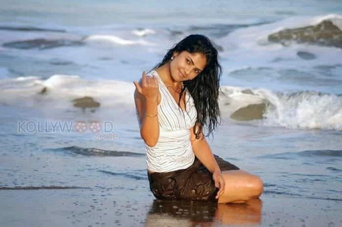 Kamalini Mukherjee Spicy Pictures 03