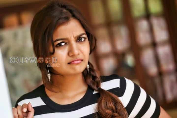 Love Pannuga Life Nallarukkum Heroine Swathi Pictures 02