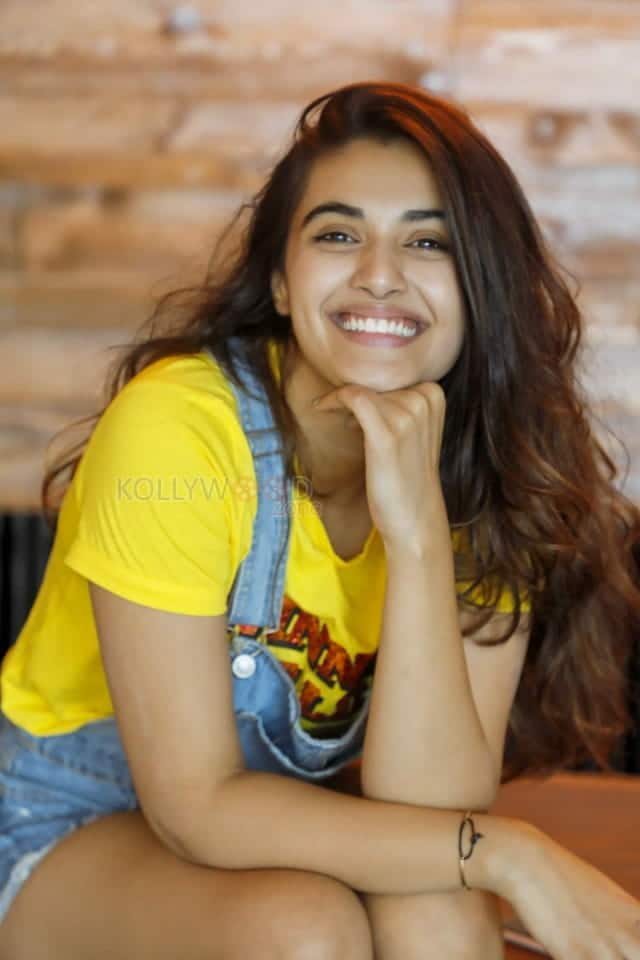 Majili Actress Divyansha Kaushik Pictures 25