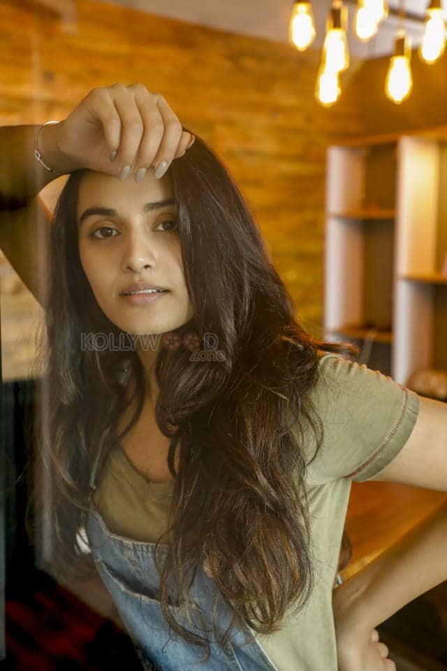 Majili Actress Divyansha Kaushik Pictures 31