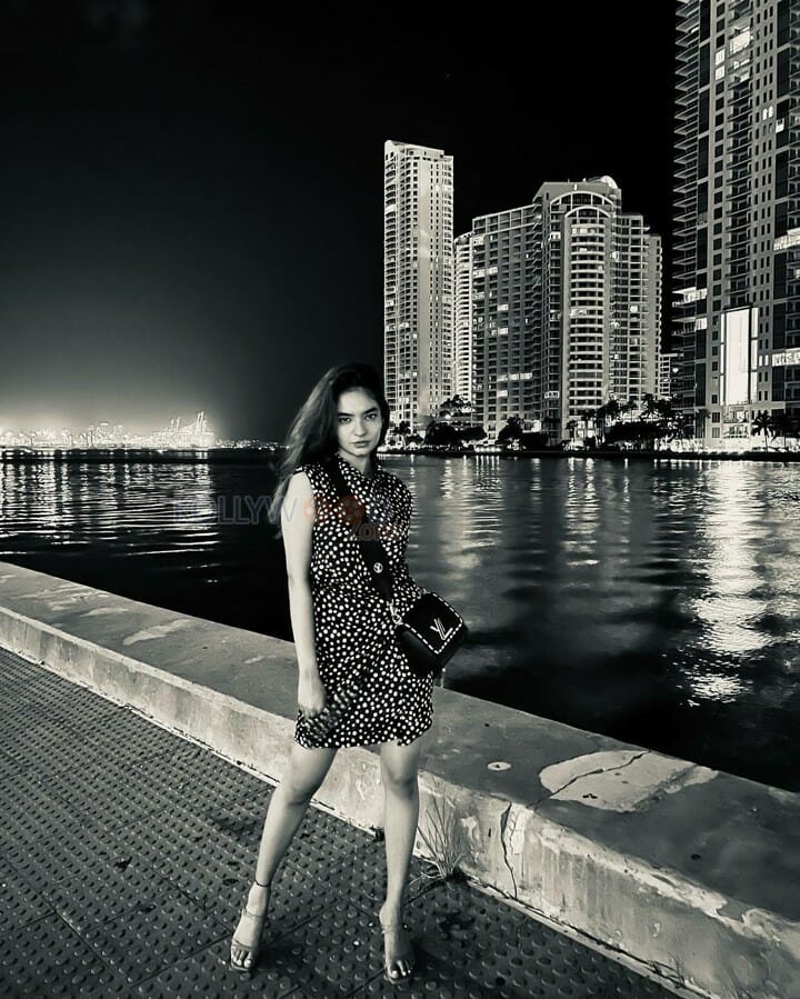 Model Anushka Sen Miami Nights Photos 06