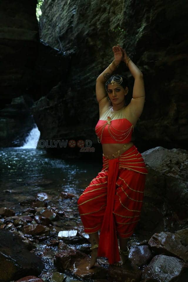 Neeya 2 Movie Varalaxmi Sarathkumar Stills 02