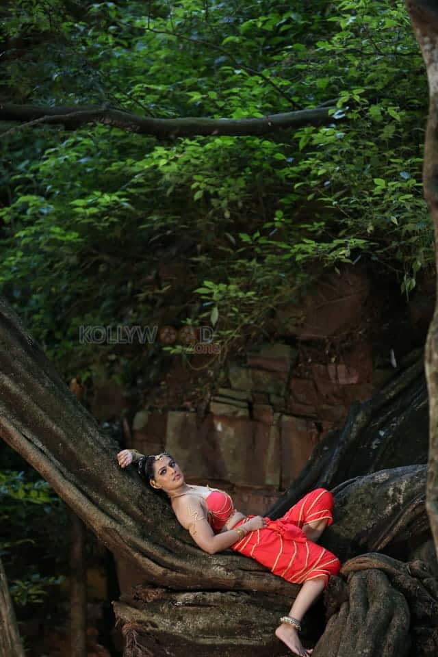 Neeya 2 Movie Varalaxmi Sarathkumar Stills 07