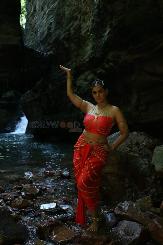 Neeya 2 Movie Varalaxmi Sarathkumar Stills 10