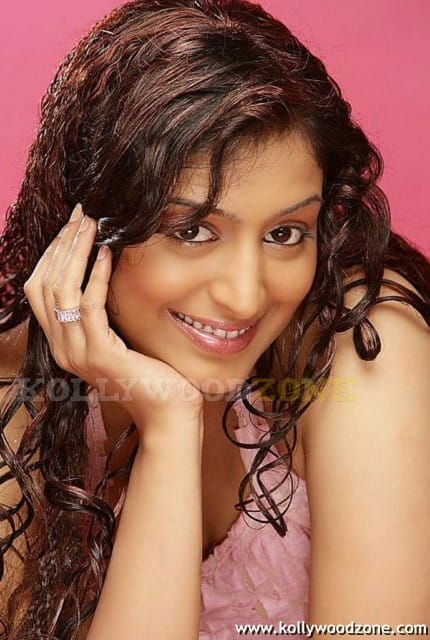 Padma Priya Pics 20