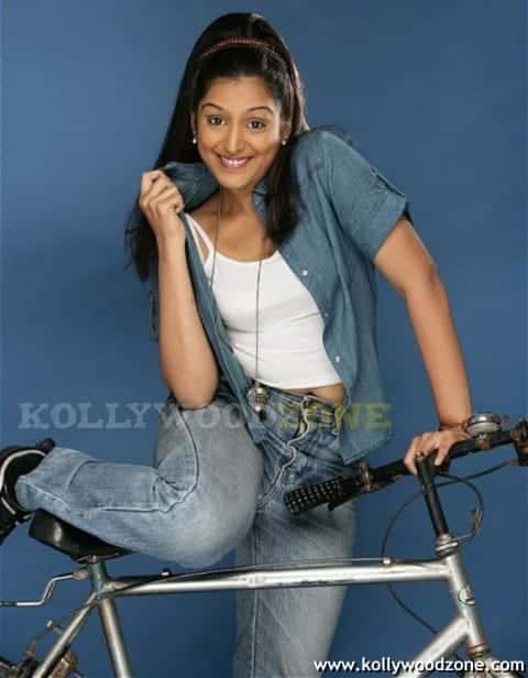 Padma Priya Pics 25