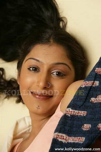 Padma Priya Pics 28