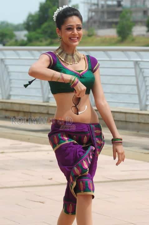 Parvathi Melton Sexy Navel Pictures 04