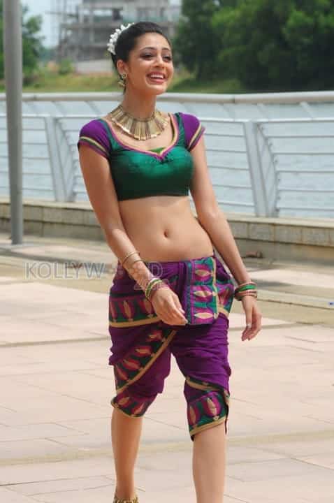 Parvathi Melton Sexy Navel Pictures 05