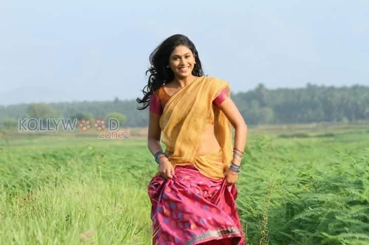 Pattaya Kelappanum Pandiya Movie Heroine Manisha Yadav Photos 03