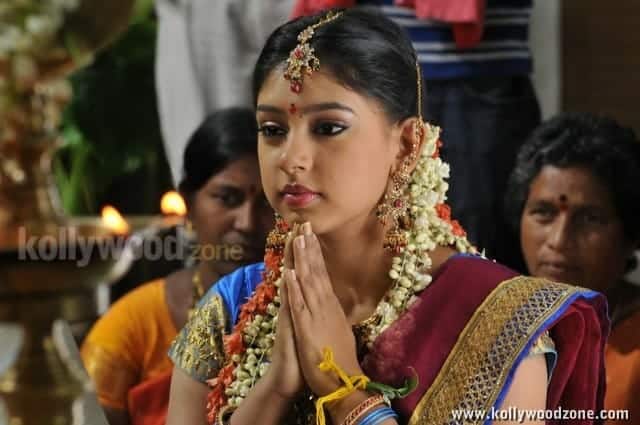 Pelli Pusthakam Heroine Nidhi Taylor Stills 02