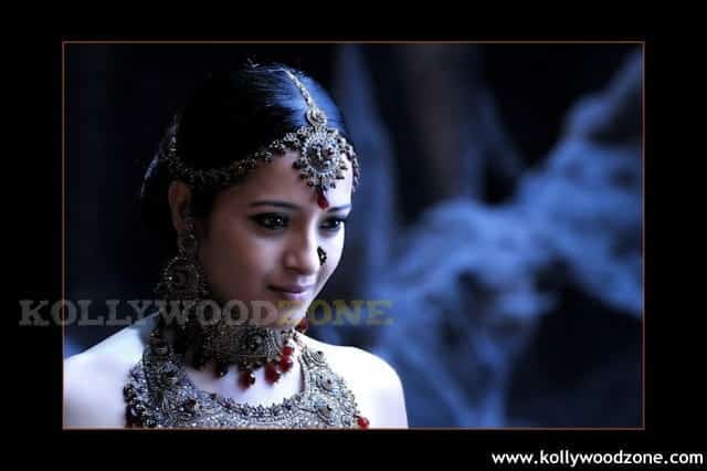 Reema Sen In Aayirathil Oruvan Stills 02