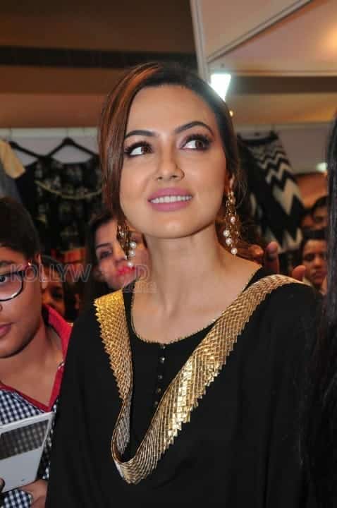 Sana Khan Launches Aakrithi Exibition Photos 02