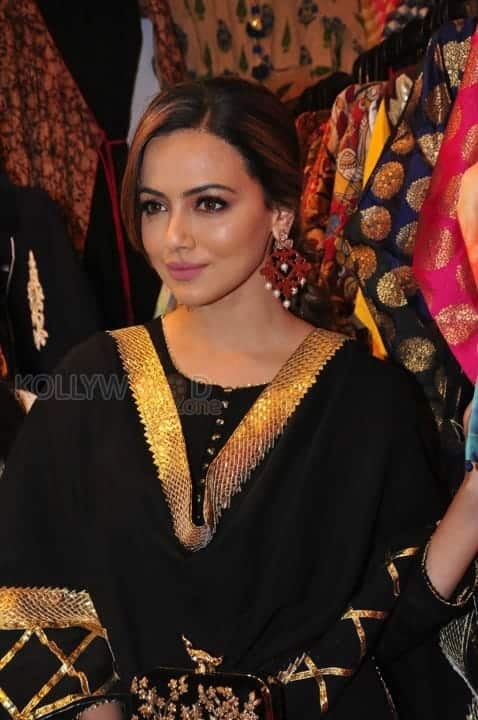 Sana Khan Launches Aakrithi Exibition Photos 07