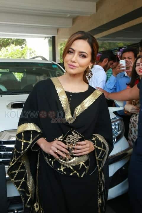 Sana Khan Launches Aakrithi Exibition Photos 19