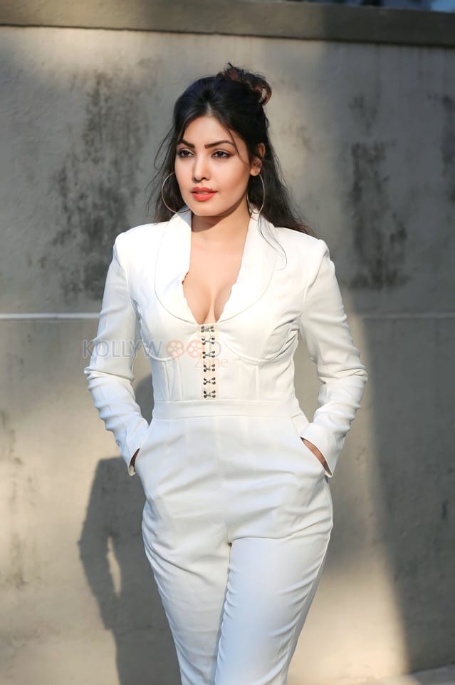 Sexy Komal Jha in a White Long Sleeve Corset Jumpsuit Pictures 06