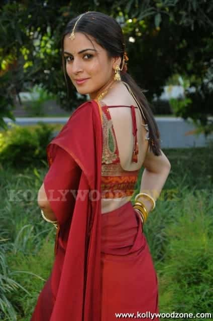 Shraddha Arya Hot Stills 12