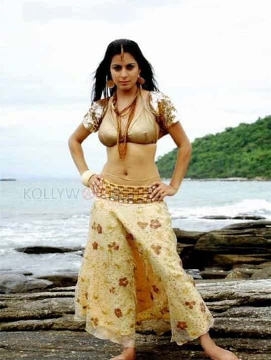 Shraddha Arya Sexy Stills 07