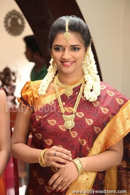 Sonna Puriyadhu Heroine Vasundhara Photos 07