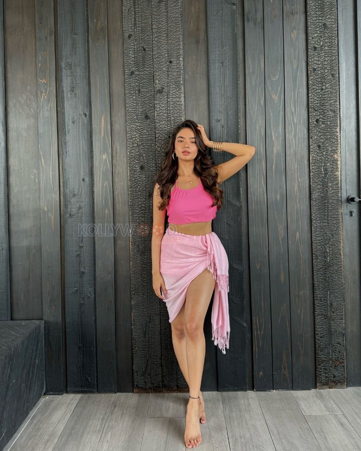 Stunning Anushka Sen in a Pink Strappy Bralette and Skirt Photos 03