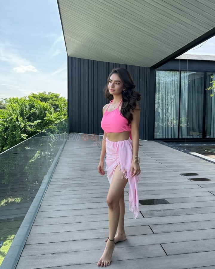 Stunning Anushka Sen in a Pink Strappy Bralette and Skirt Photos 06