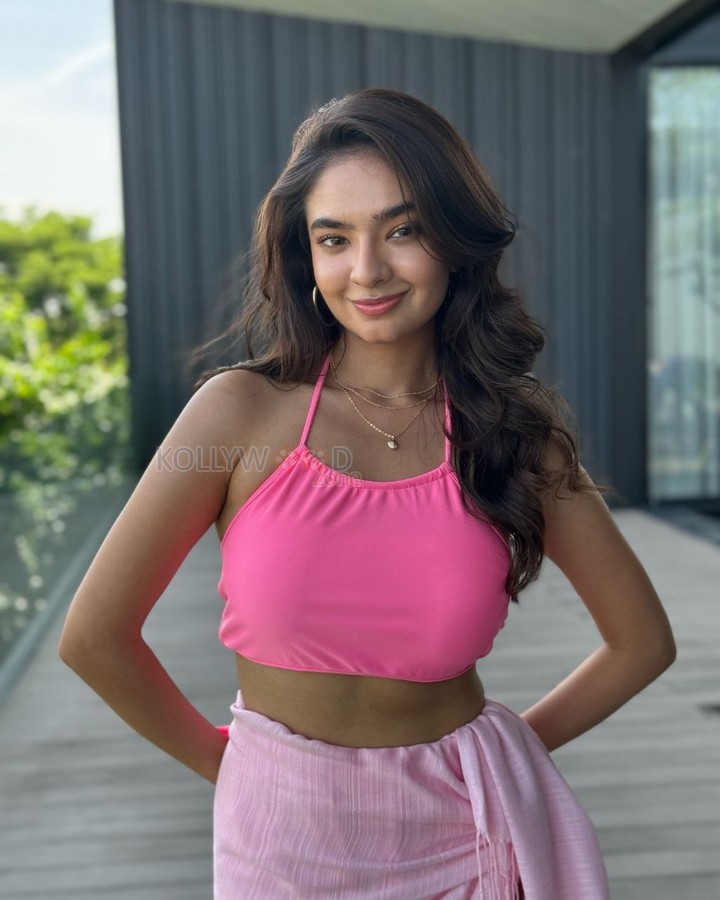 Stunning Anushka Sen in a Pink Strappy Bralette and Skirt Photos 07