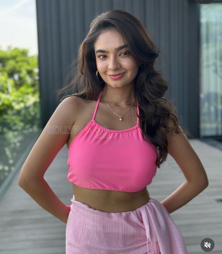 Stunning Anushka Sen in a Pink Strappy Bralette and Skirt Pictures 01