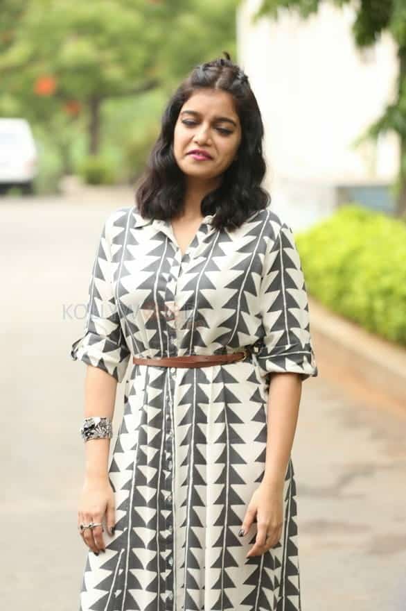 Swathi Reddy At London Babulu Movie Teaser Launch Photos 05