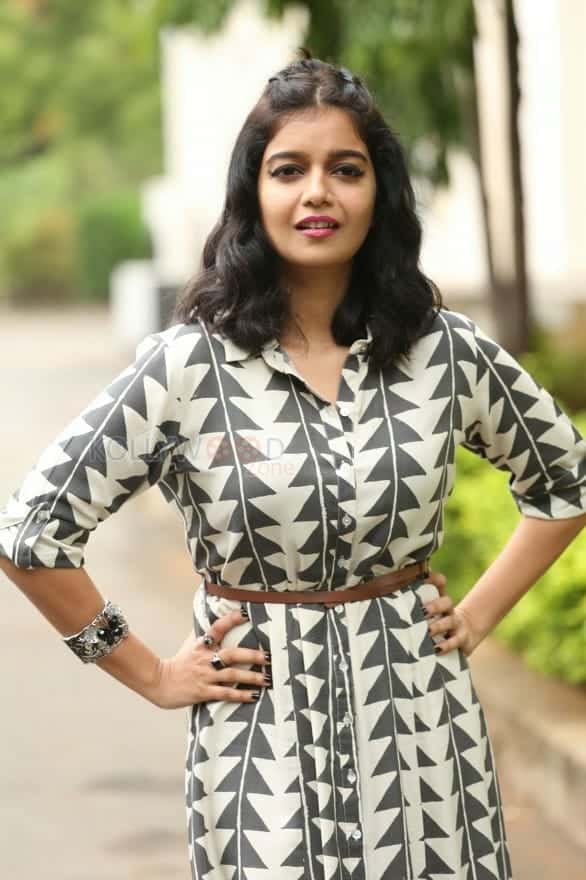 Swathi Reddy At London Babulu Movie Teaser Launch Photos 13