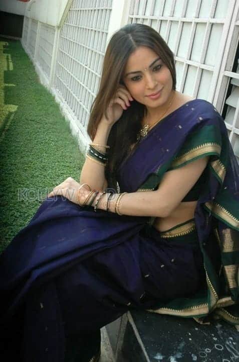 Telugu Actress Shraddha Arya Pictures 02